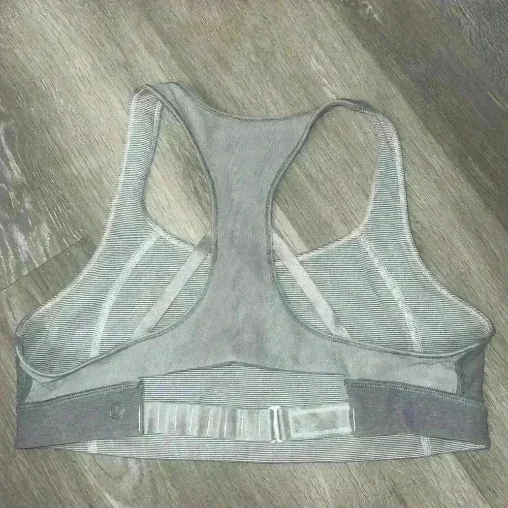 Lululemon Take 2 Bra
Wee Stripe Heathered Slate gray / Heathered Slate size 10 - Picture 12 of 14